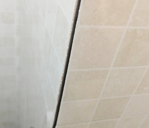 献县瓷砖空鼓维修公司分享阳台瓷砖脱落的修复过程可以分为以下几个步骤